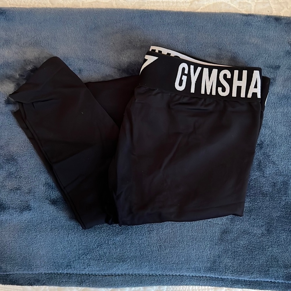 Black gym shark leggings